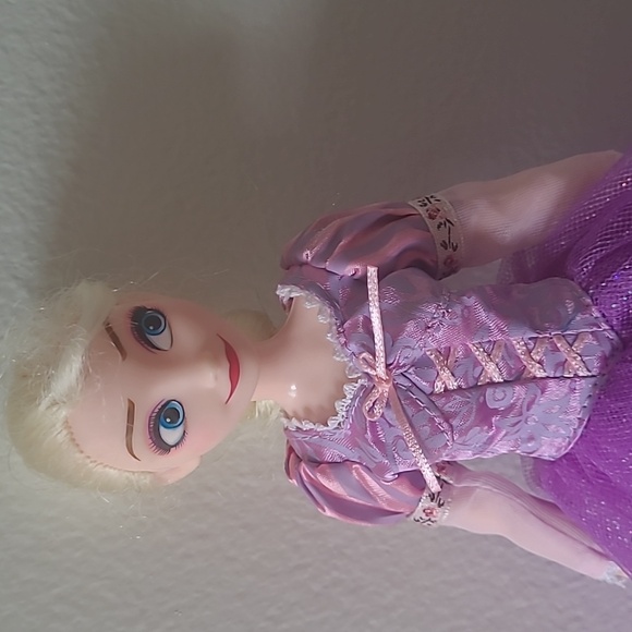 HASBRO YEAR 2016 DISNEY FROZEN SERIES ELSA 11 IN. DOLL&TWO MORE DRESSES. - Picture 13 of 13